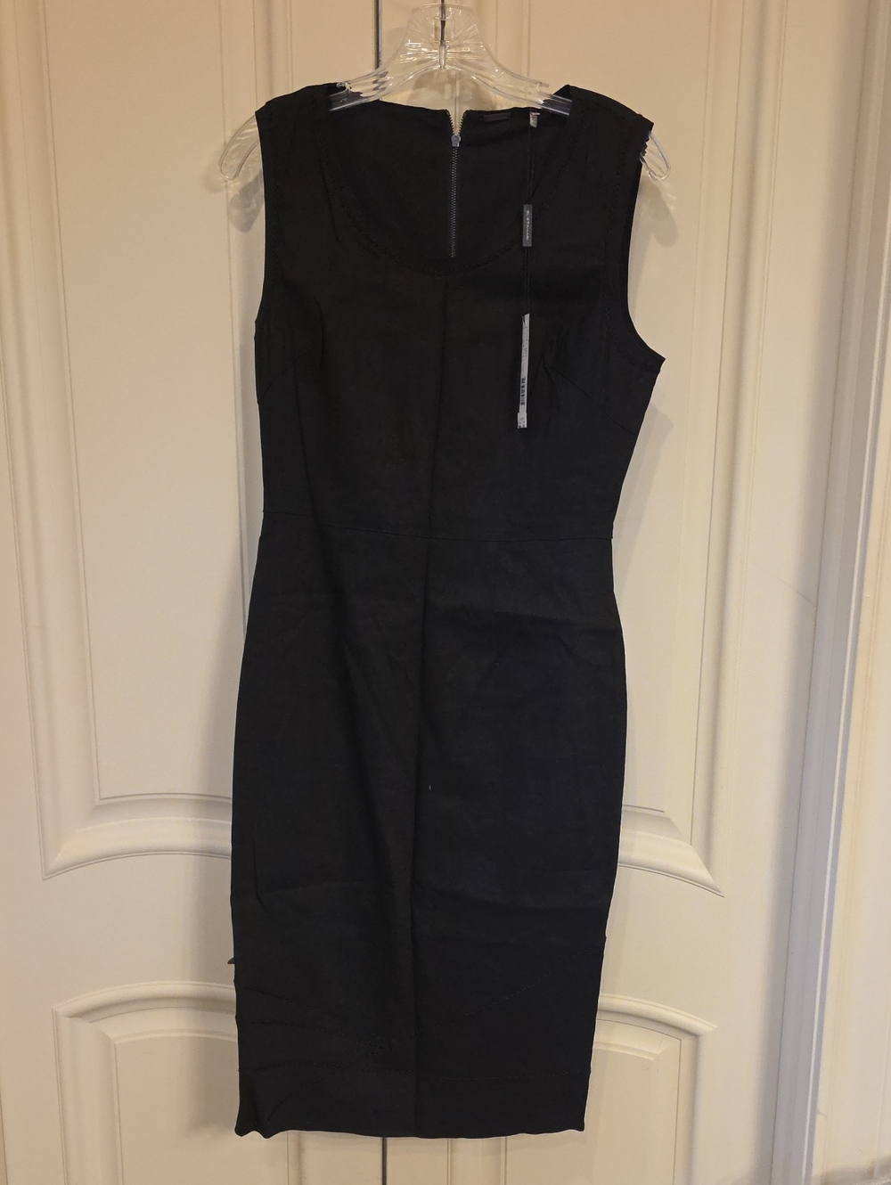 Elie Tahari Black Sleeveless Sheath Dress